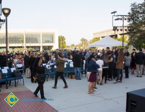 Crowd at 2016 Yom HaShoah