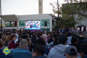 Crowd of people at the 2016 Yom HaShoah event.