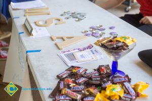 Club Rush table with candy and butrons