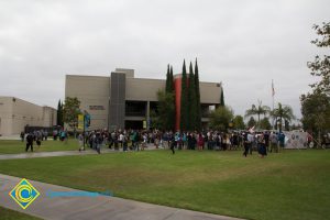 Crowd on the campus lawn.