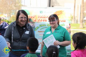 Staff speaking to a group of children attending 2014 KinderCaminata.