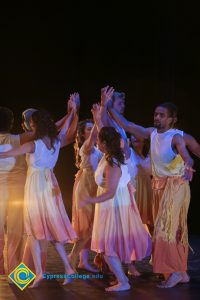 Dancers performing on stage at the 2018 Yom HaShoah event.