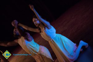 Dancers performing on stage at the 2018 Yom HaShoah event.