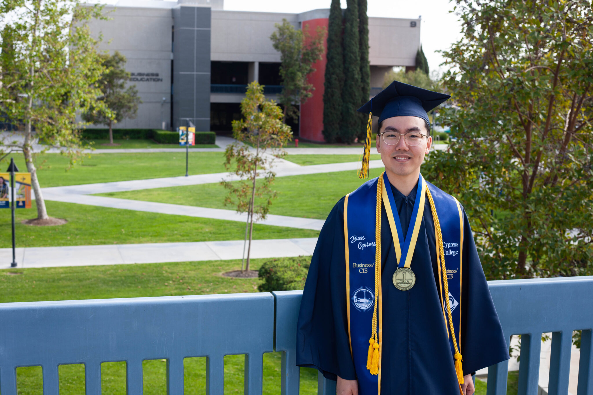 Portrait of Jesse Chang, the 2023 Presidential Scholar of Distinction for the Business/CIS pathway. Business building and Gateway Plaza in the background.