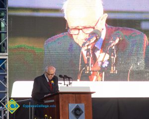 Holocaust survivor Zenon Neumark speaking at the podium