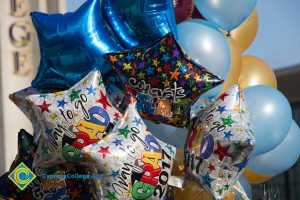 A balloon bouquet at commencement