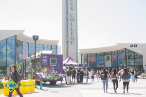 Students walking Gateway Plaza.