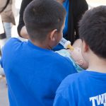 Children during Kindercaminata event activities