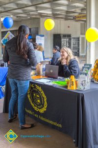 Students talking to representatives of UC and Cal State Universities.