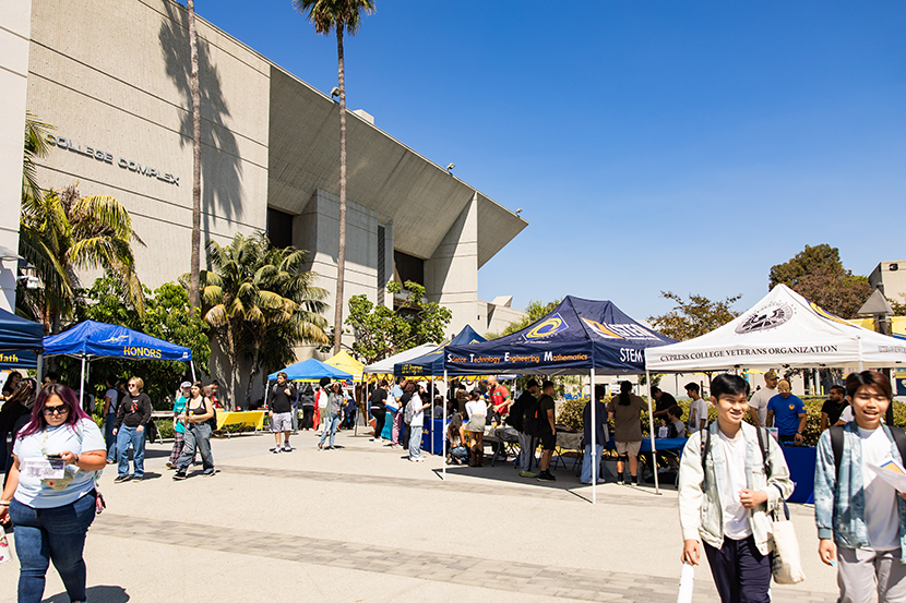 Students gathered near the College Complex building to visit booths for various clubs.